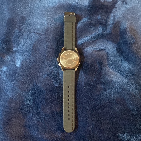 Titanium Quartz Watch (needs new batteries) - Picture 4 of 5